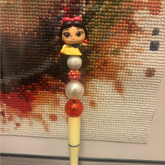 Other - Snow White Themed Beaded Pen